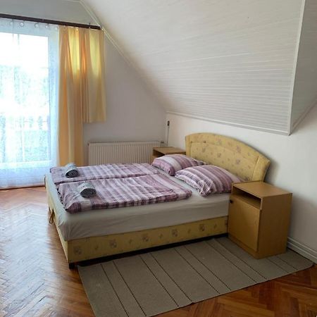 Kriszta Apartmanhaz Apartment Balatonlelle Ngoại thất bức ảnh