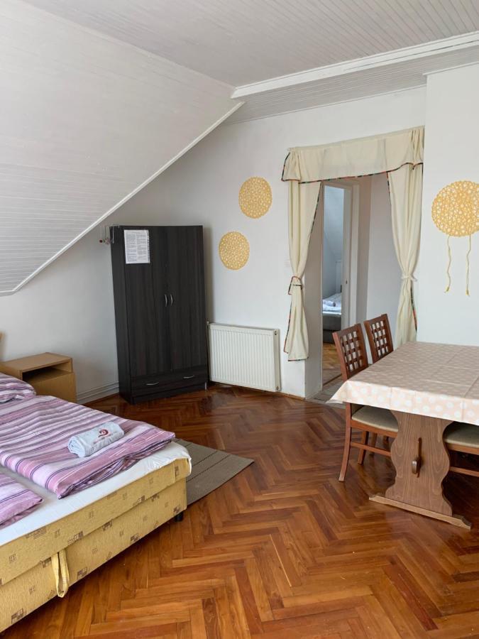 Kriszta Apartmanhaz Apartment Balatonlelle Ngoại thất bức ảnh