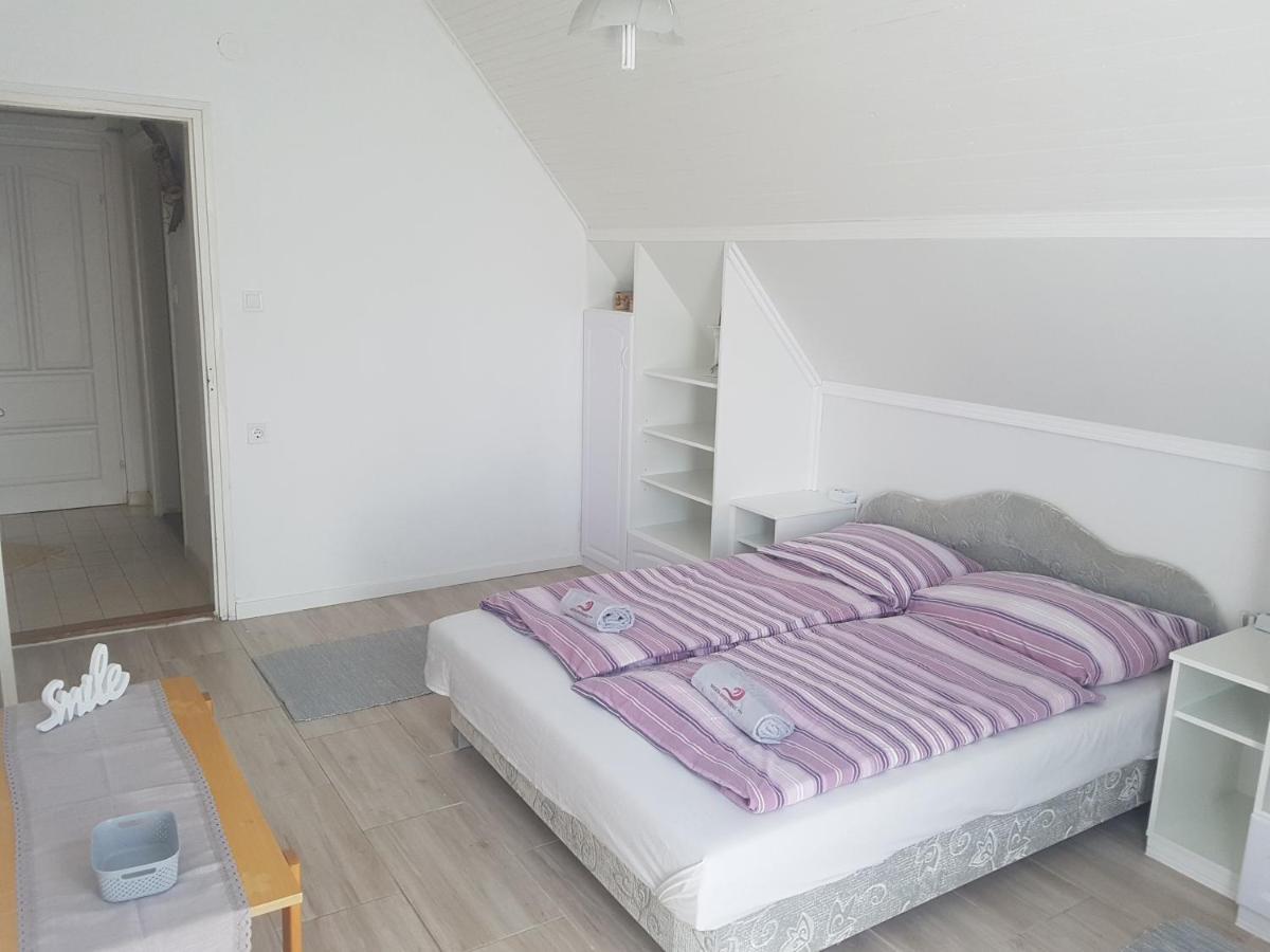 Kriszta Apartmanhaz Apartment Balatonlelle Ngoại thất bức ảnh