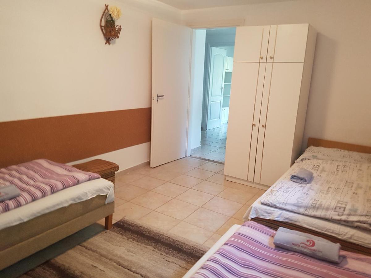 Kriszta Apartmanhaz Apartment Balatonlelle Ngoại thất bức ảnh