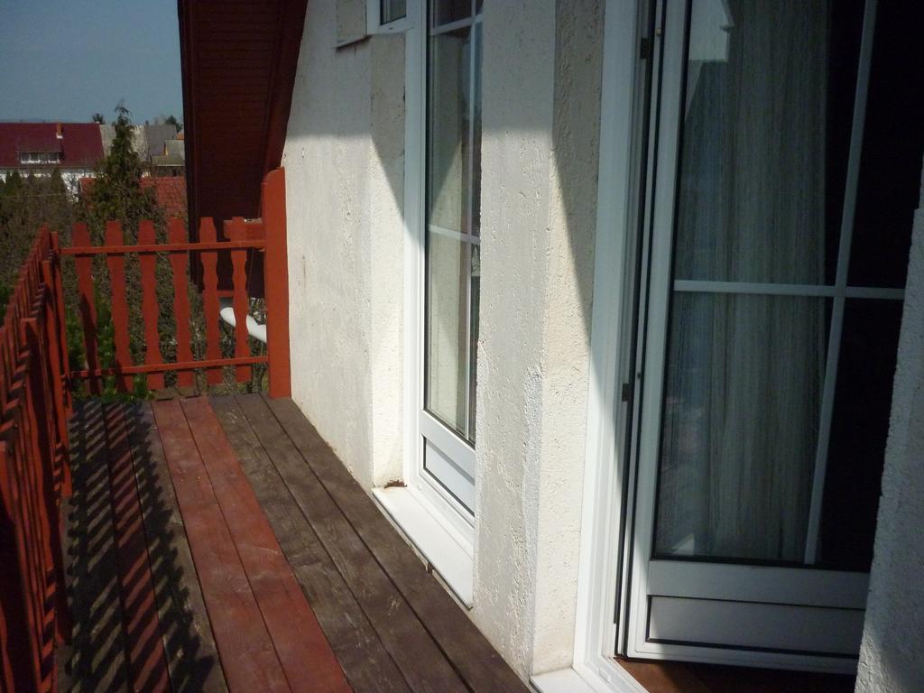 Kriszta Apartmanhaz Apartment Balatonlelle Ngoại thất bức ảnh