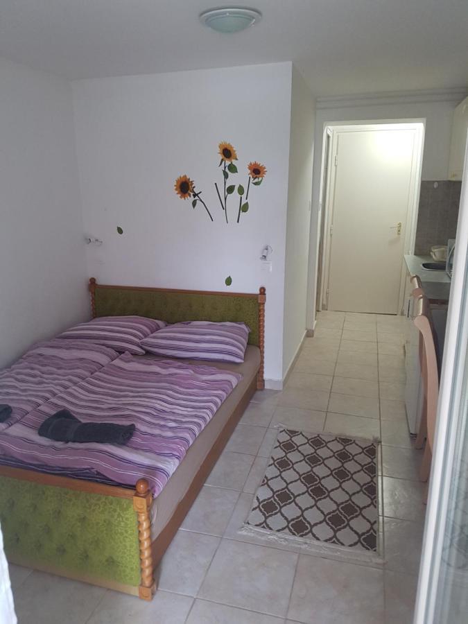 Kriszta Apartmanhaz Apartment Balatonlelle Ngoại thất bức ảnh