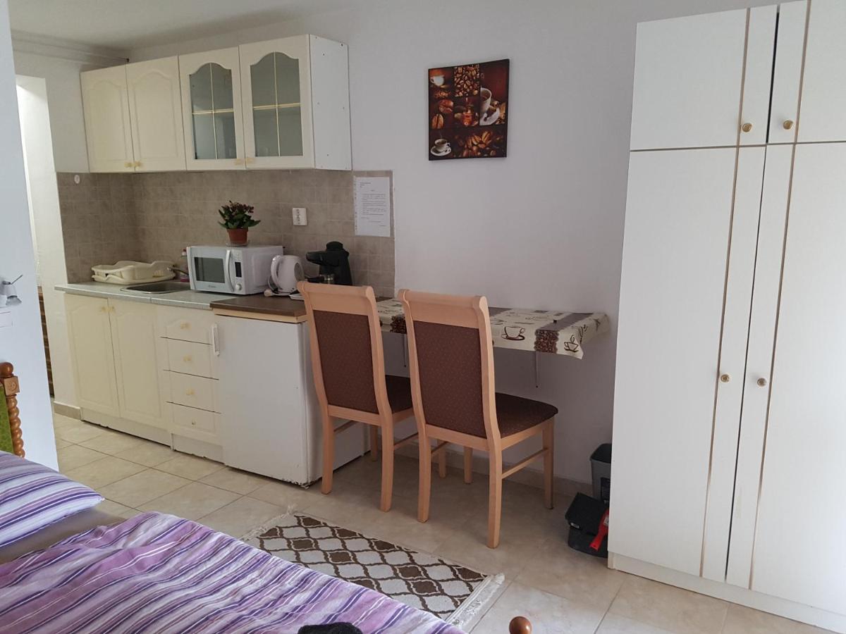 Kriszta Apartmanhaz Apartment Balatonlelle Ngoại thất bức ảnh