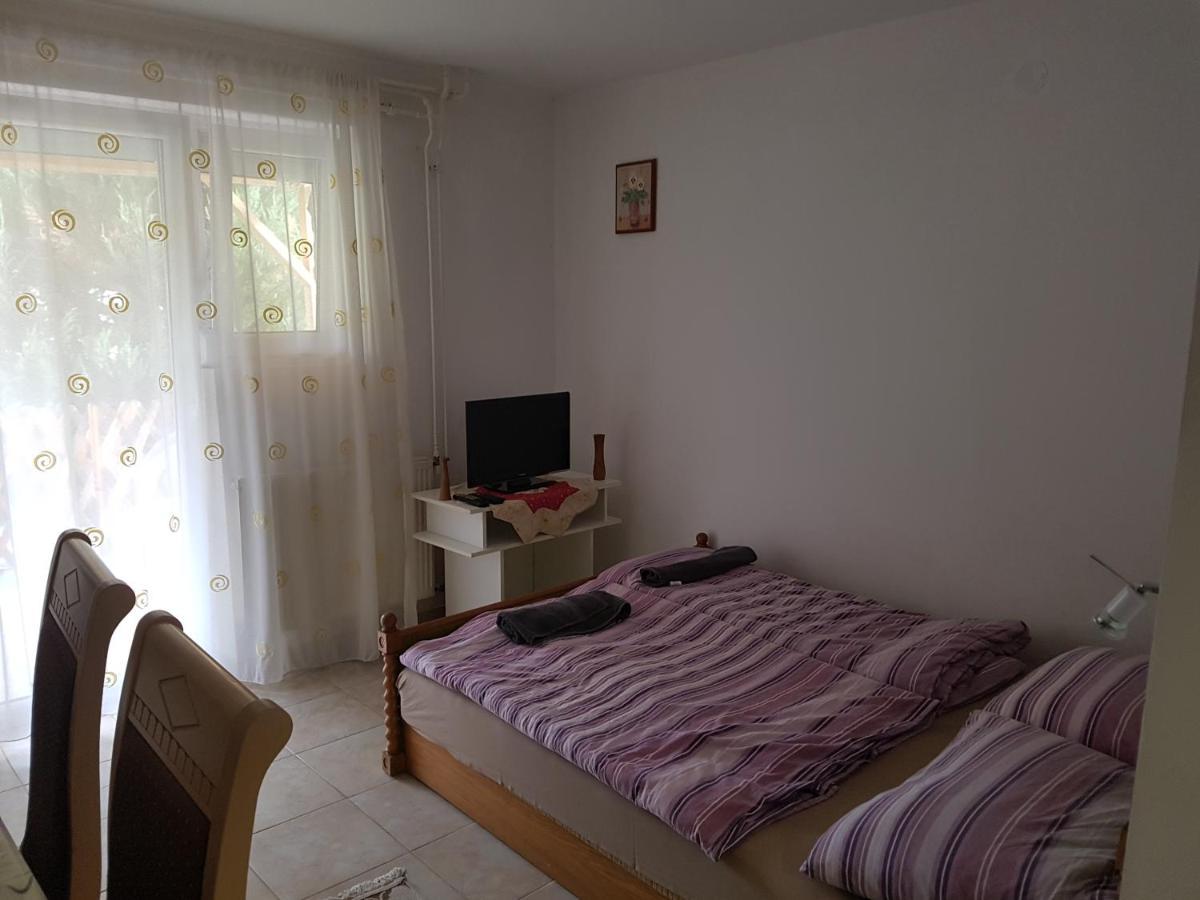 Kriszta Apartmanhaz Apartment Balatonlelle Ngoại thất bức ảnh