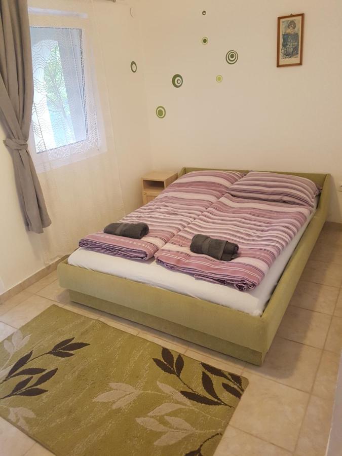 Kriszta Apartmanhaz Apartment Balatonlelle Ngoại thất bức ảnh