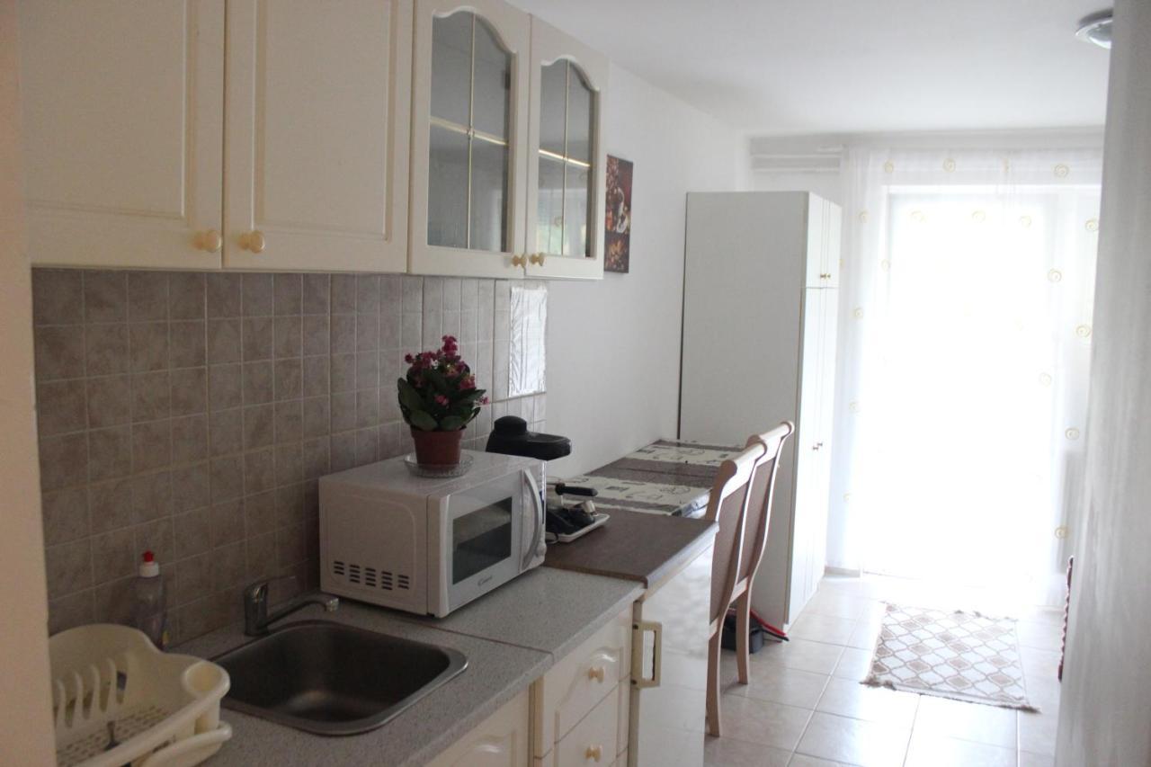 Kriszta Apartmanhaz Apartment Balatonlelle Ngoại thất bức ảnh