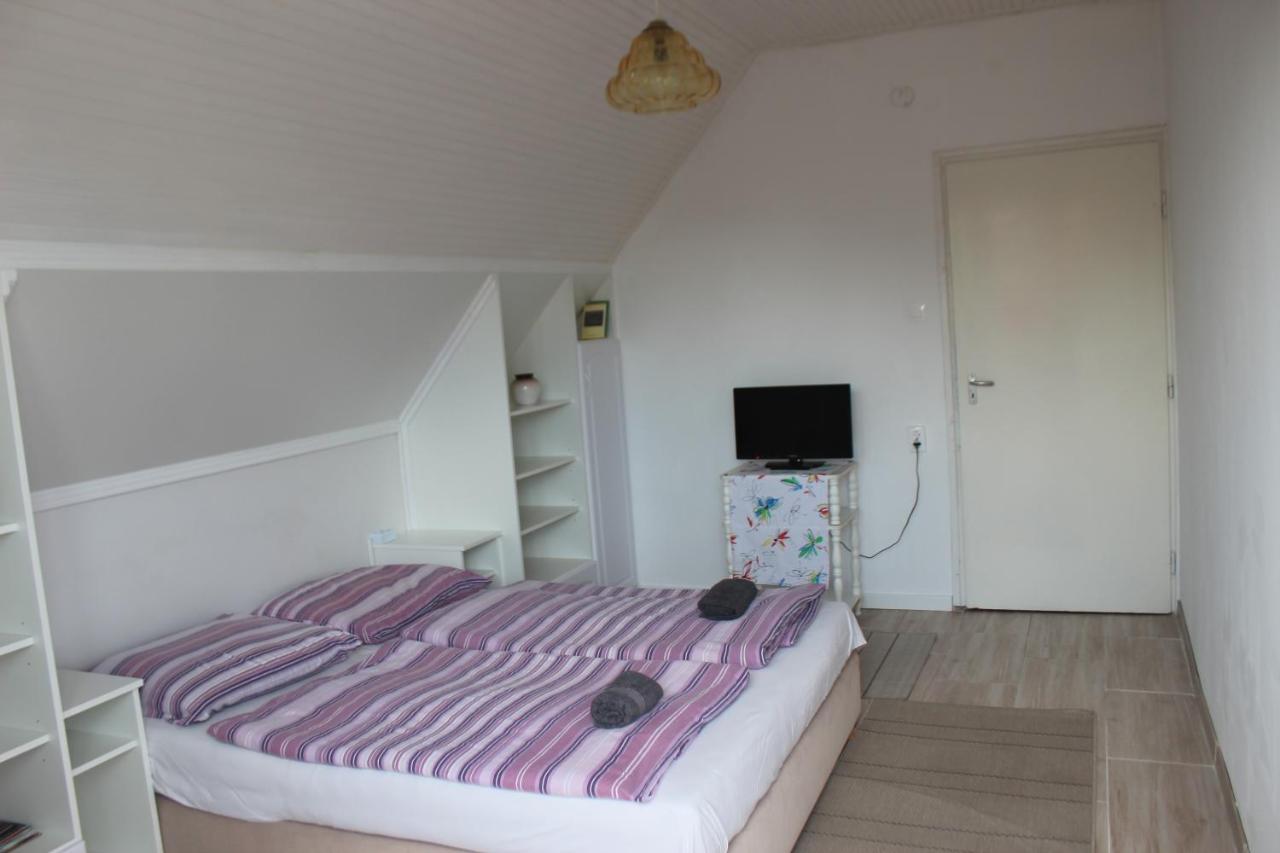 Kriszta Apartmanhaz Apartment Balatonlelle Ngoại thất bức ảnh