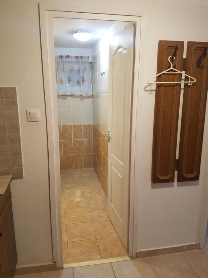 Kriszta Apartmanhaz Apartment Balatonlelle Ngoại thất bức ảnh